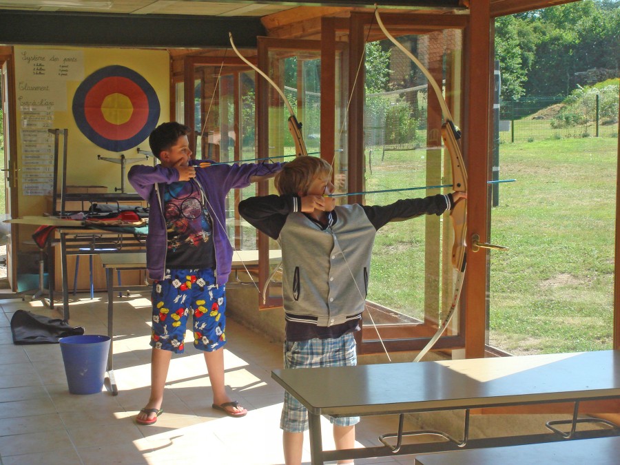 french school trip archery activity 2 v2
