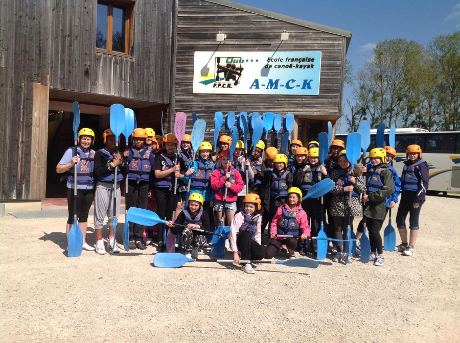 french school trip canoe activity 2